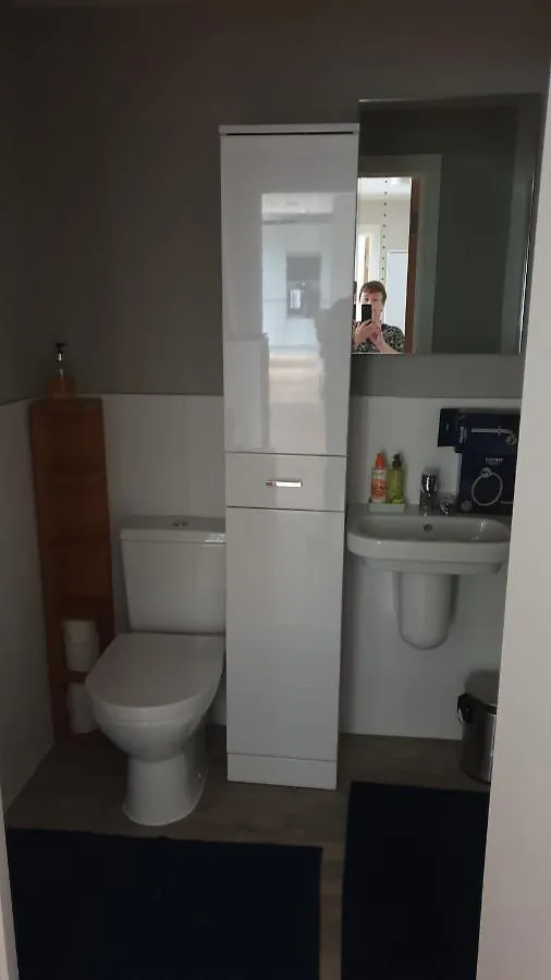 1 Double Guest Bedroom In My Home North Leeds Horsforth 0*,