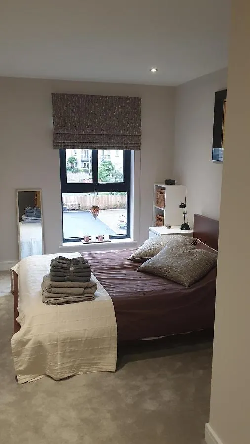 1 Double Guest Bedroom In My Home North Leeds Horsforth